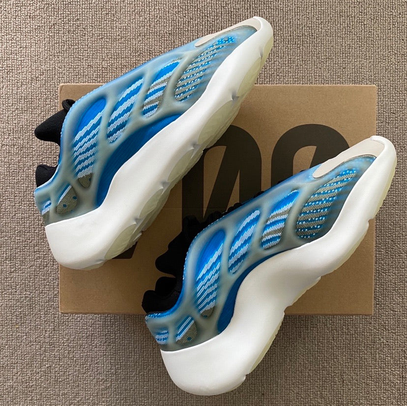 YEEZY 700v3 Arzareth HCBSneakers